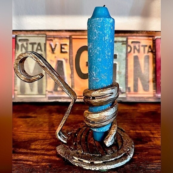 Rustic Horse Shoe Iron Candle Holder - Picture 11 of 16